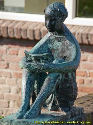 Kloetinge -  Lezend meisje