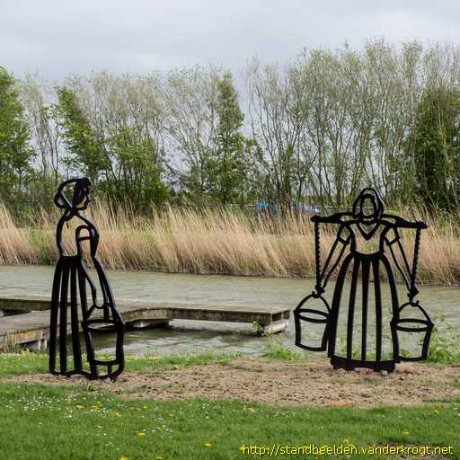 Arnemuiden -  Vrouwen in klederdracht