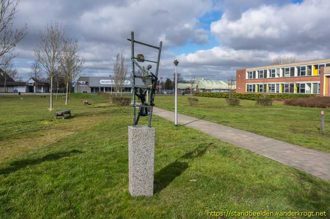 Zierikzee -  Jongen en meisje beklimmen de maatschappelijke ladder