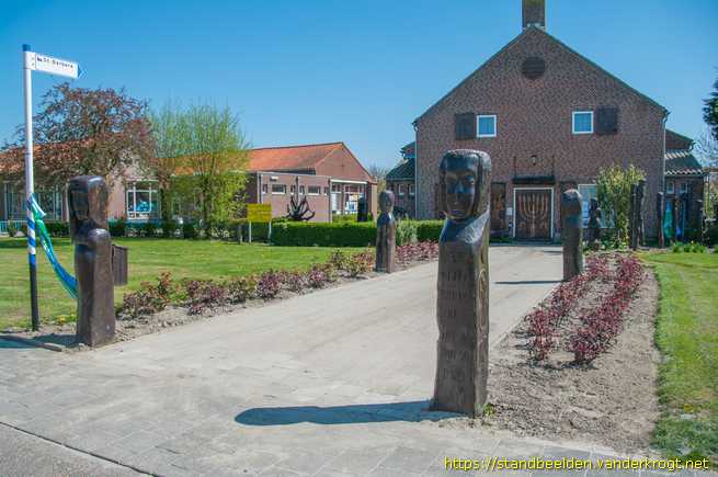 Breskens -  Beelden bij Sint Barbarakerk