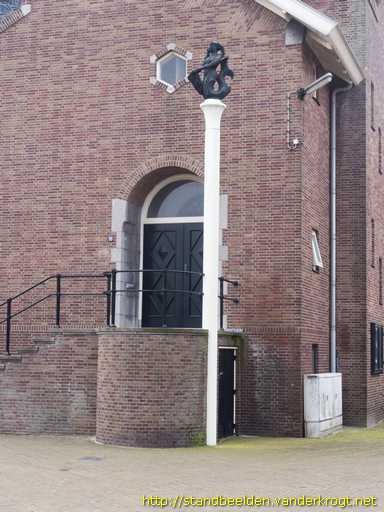 Westkapelle -  Zeemeermin met wapen