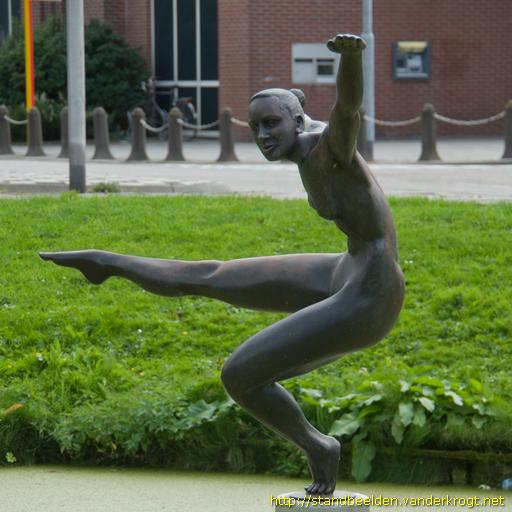 Alblasserdam -  Zo hoog (vrouwenfiguur)