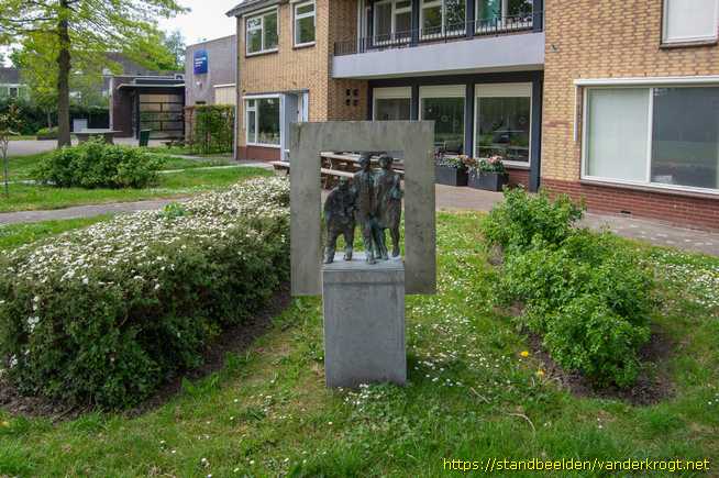 Alphen aan den Rijn -  Ouders met leerling(?)