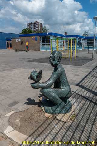 Capelle aan den IJssel -  Vrouw met vogels