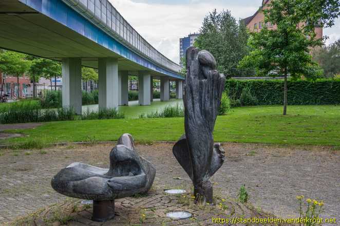 Capelle aan den IJssel -  Drie abstracte figuren
