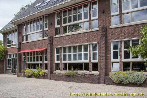 Delft -  Onderwijzers en leerlingen