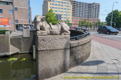 Den Haag - Eland, Ezel, Paard en Koe plus Dolfijn