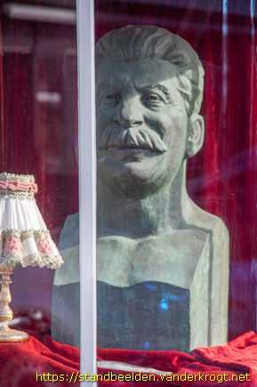 Den Haag - Telefooncel met buste van Stalin