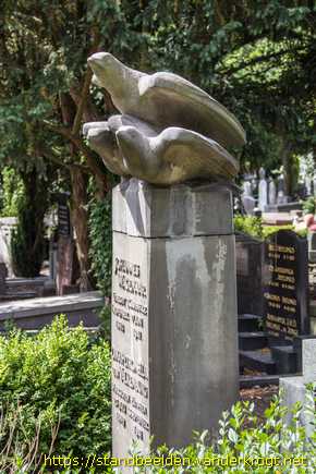 Den Haag -  Grafmonument Johan Wagenaar