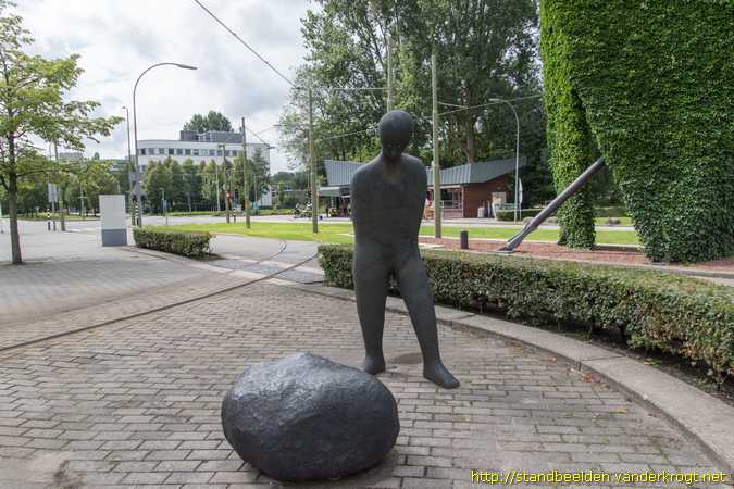 Den Haag -  Man met kei