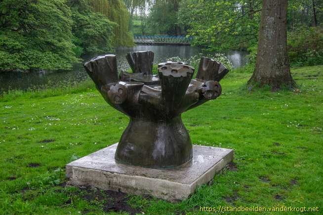 Den Haag -  Afgeknotte boom