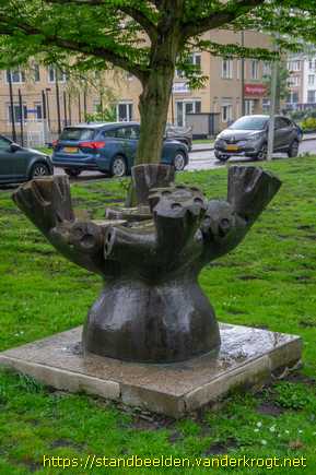 Den Haag - Afgeknotte boom