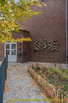 Den Haag -  Balspelende kinderen