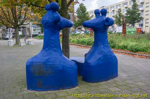 Den Haag -  Theo en Tirza - Buurt-Babbel-Bankje