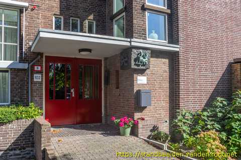 Den Haag -  Spelende en lezende kinderen