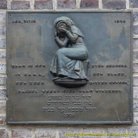 Den Haag -  Rachel weent om haar kinderen