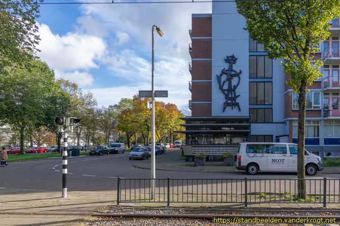 Den Haag -  Keramisch reliëf Woningbouwvereniging 's-Gravenhage