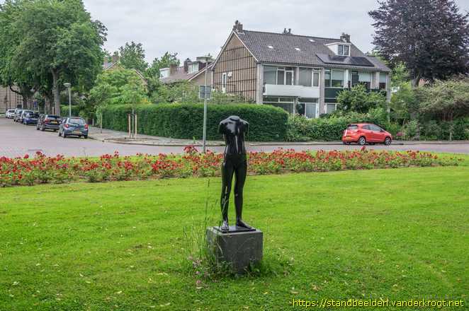 Dordrecht -  Staand meisje