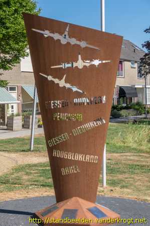 Giessenburg -  Vliegeniersmonument Giessenlanden