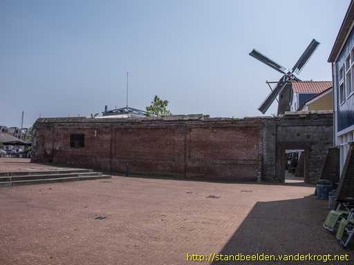 Hellevoetsluis -  Zeeheldenmuur