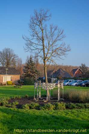 Hellevoetsluis -  Koninklijk sierhek om koningslinde