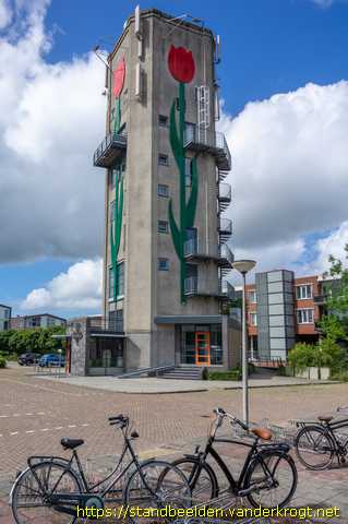Roelofarendsveen -  Vier rode tulpen