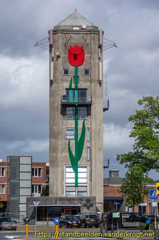 Roelofarendsveen -  Vier rode tulpen