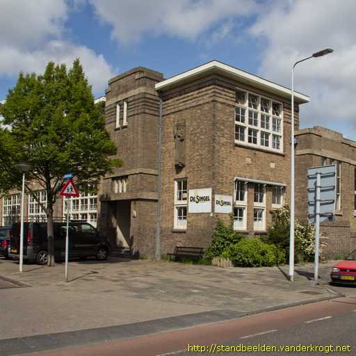 Leiden -  Heilig Hartreliëfs