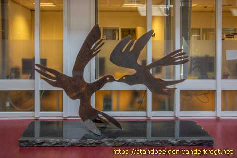 Leiden - Kissing birds