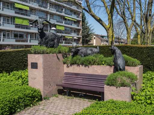 Leidschendam -  Bok met twee geiten