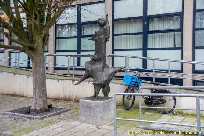 Voorburg -  Vrouw en kind