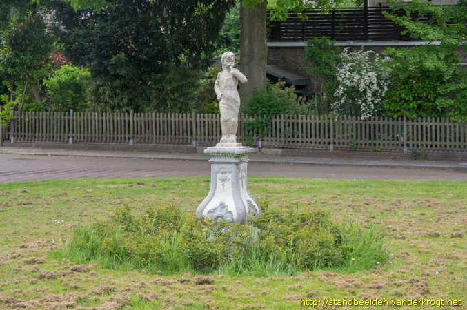 Leidschendam -  Kind met duim in de mond