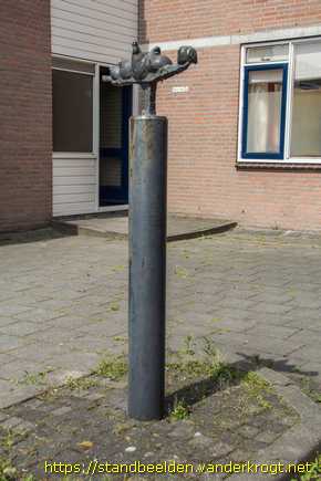 Nieuw-Lekkerland -  Hen met kuikens