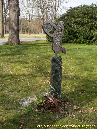 Oegstgeest -  Spelend kind met bal