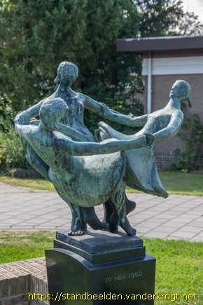 Rijsoord - Drie dansende meisjes