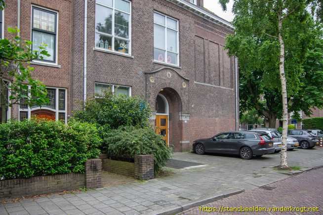 Rijswijk -  Onderwijzer en leerlingen