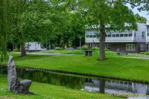 Schiedam -  Bank, Tafel en Stoel