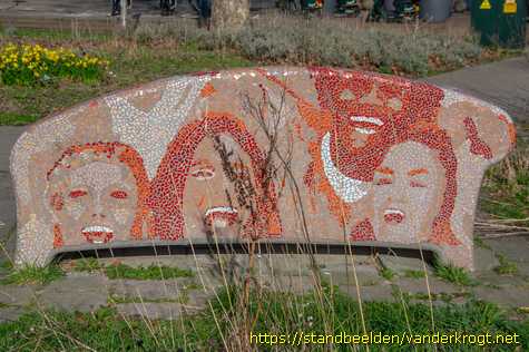 Schiedam -  Social Sofa 'Lachende gezichten'