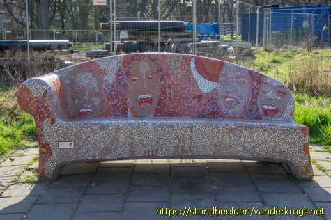 Schiedam -  Social Sofa 'Lachende gezichten'