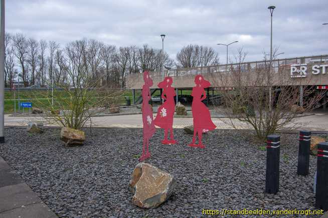 Sassenheim -  Drie Reisluchtige Dames