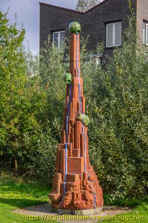 Vlaardingen -  Beeld met waterkruiken