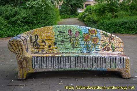Vlaardingen -  Social Sofa 'Mendelssohnplein'