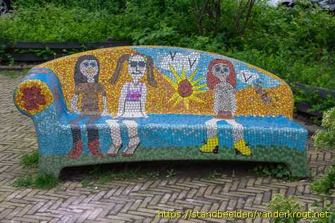 Vlaardingen -  Social Sofa 'Anneke Bussinkplein'