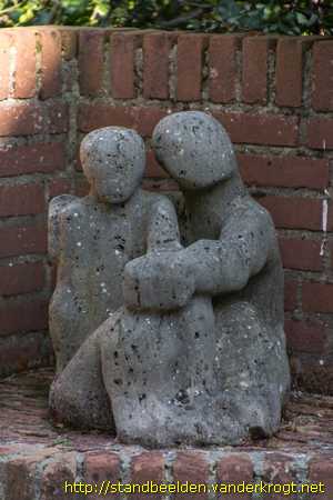 Haastrecht - Twee zittende figuren