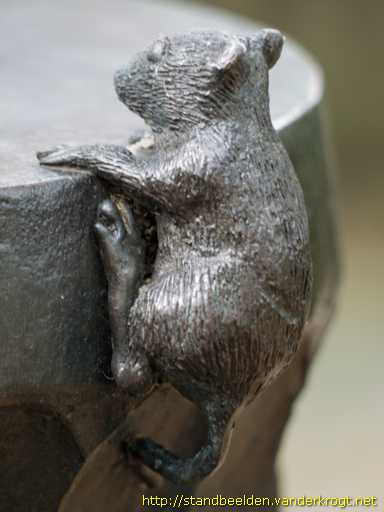 Wassenaar -  Boomstronk met drie muizen