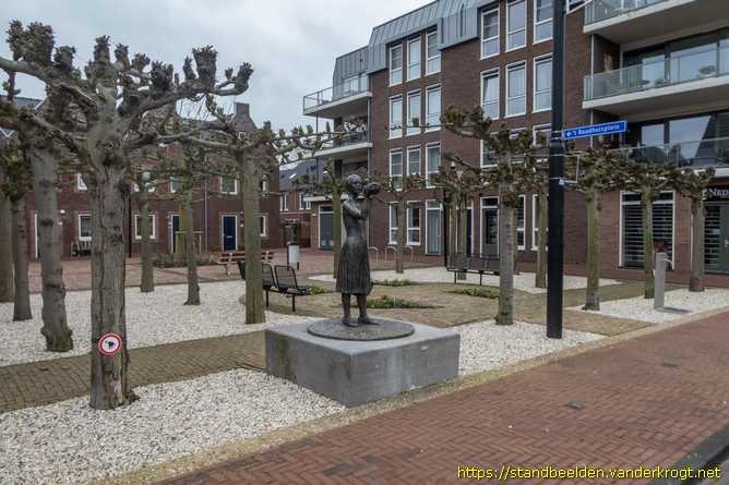 De Lier -  Druivenmeisje