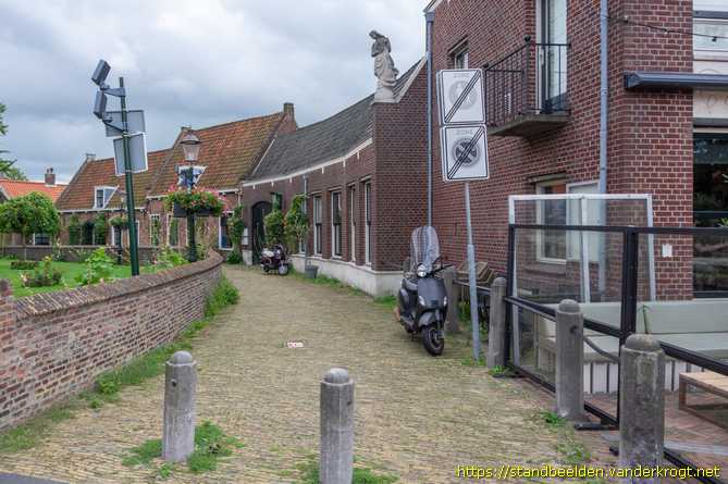 Naaldwijk -  Druivenmeisje
