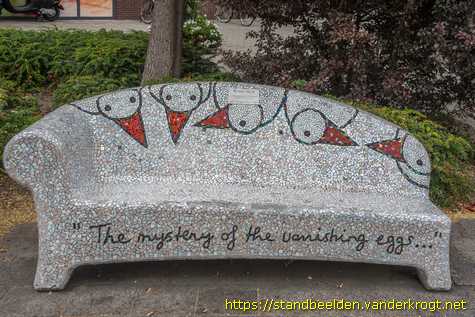 Maasdijk -  Social Sofa 'The mystery of the vanishing eggs'