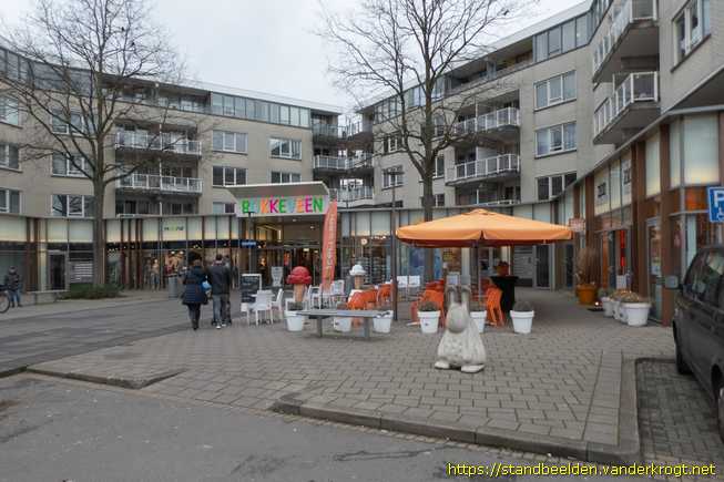 Zoetermeer -  Zittend Betonnen Konijn