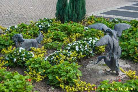 Zoeterwoude-Rijndijk -  Kooikerhondje met eenden